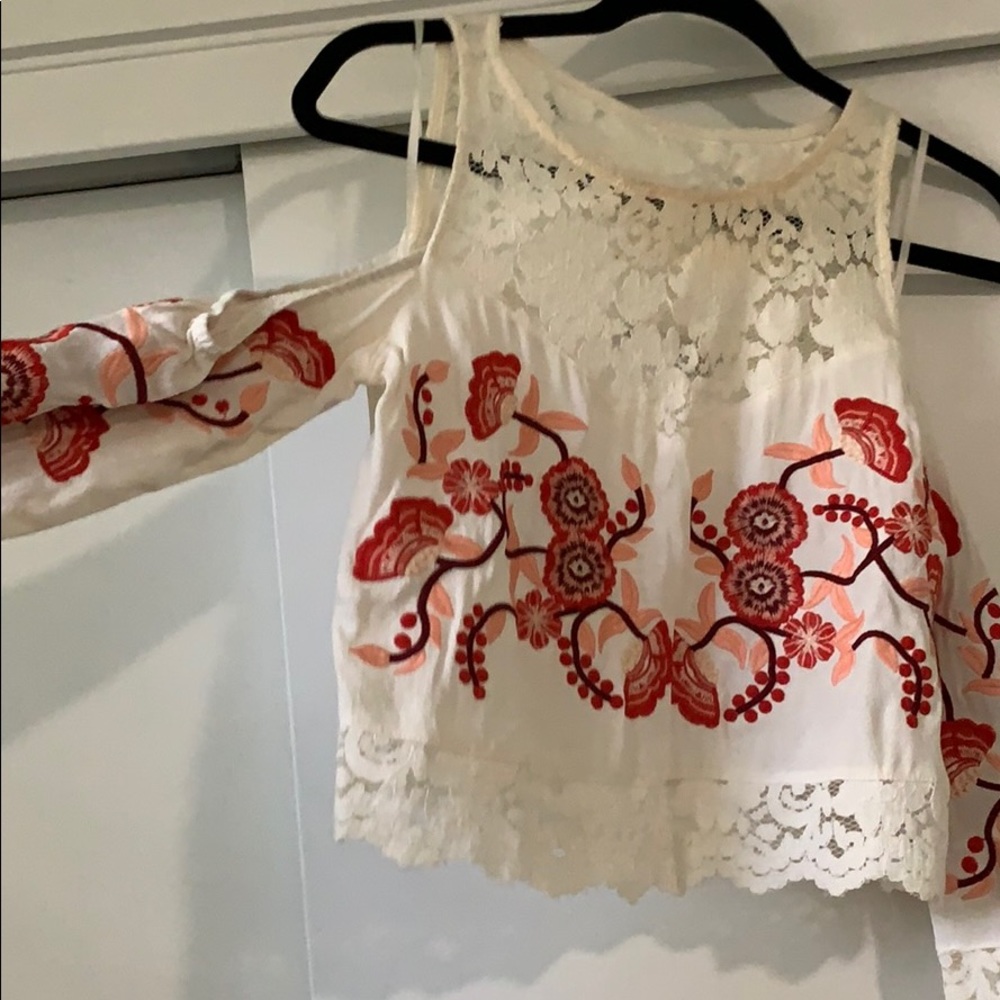 Lace crop top long sleeve